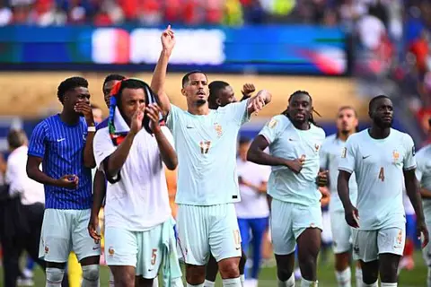 أفراح فرنسية وأحزان مغربية في كأس العالم (صور)